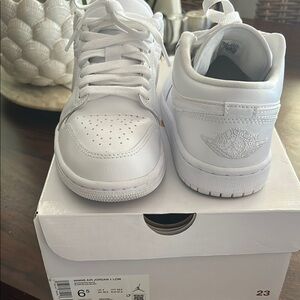 White Air Jordan 1 Low Sneakers